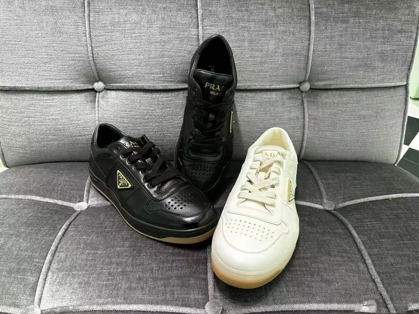 P380 Yuan 38-45 Prada Prada’s new men’s leather sports shoes, the highest version on the market, any comparison is welcome🆚! The original leather has excellent texture and is super high-end! Fetal sheep net lining imported from Italy, removable pad! Luxurious materials and fine workmanship, highly recommended!